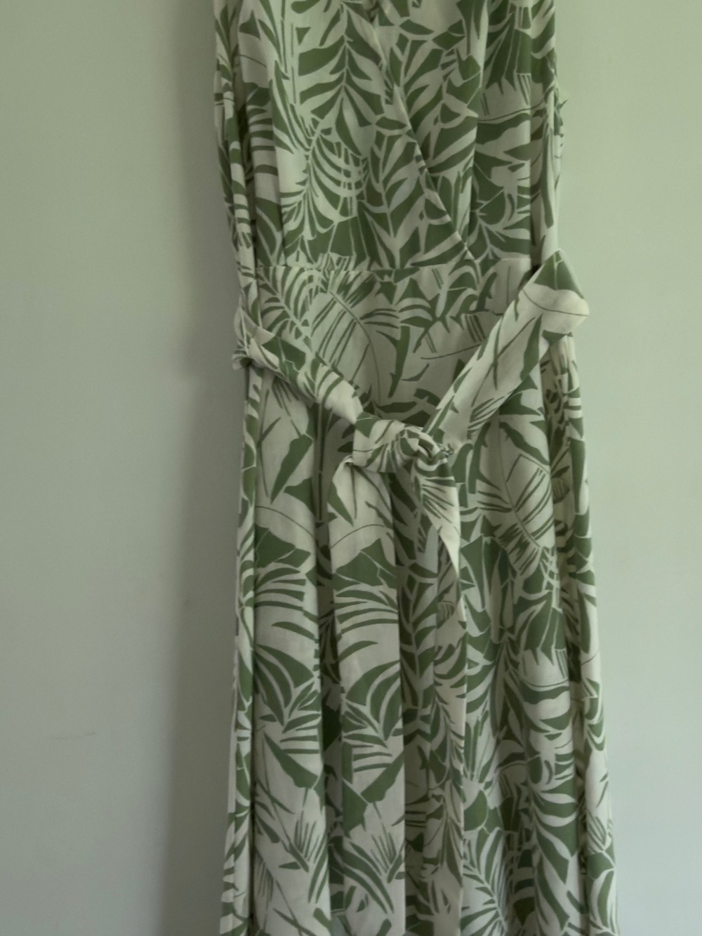 Tropical Leaf Print Maxi Dress with Self-Tie Waist — Green/Cream